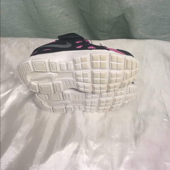 Nike - Picture 5 of 5